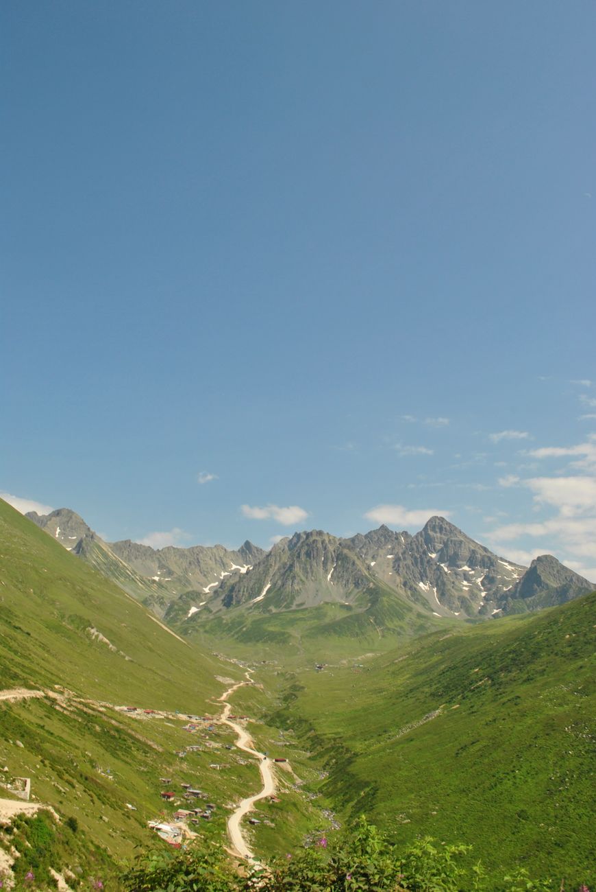 Alpine hiking map consultation